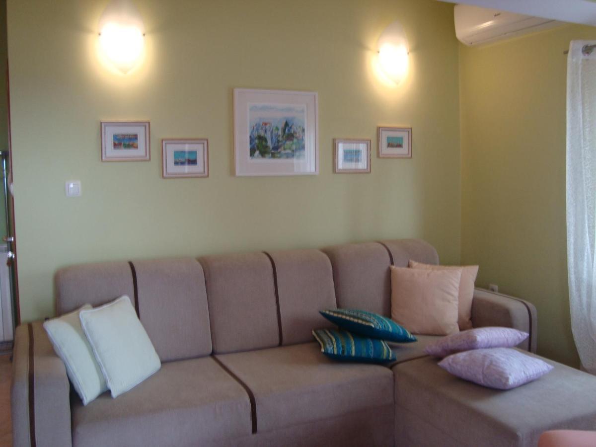 Eja Apartment *