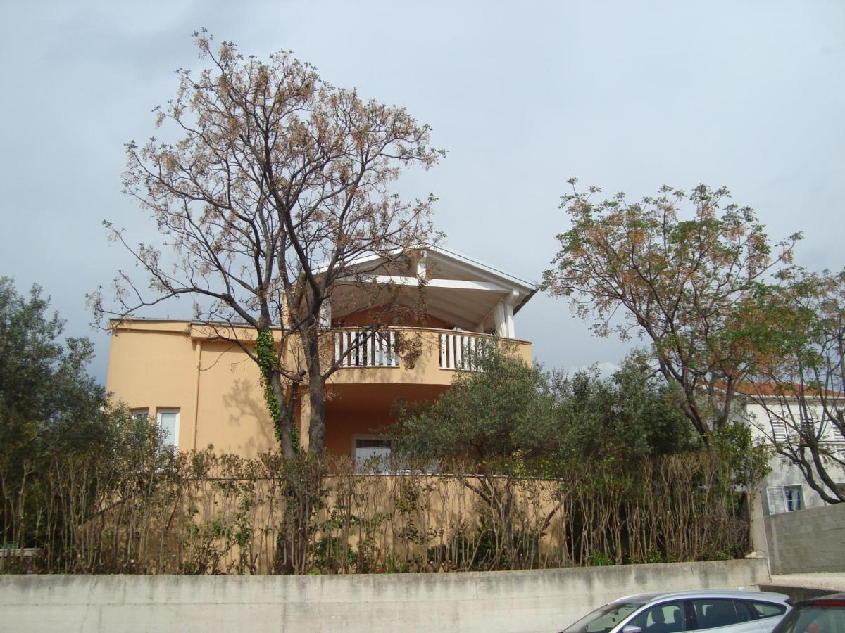 Eja Apartment