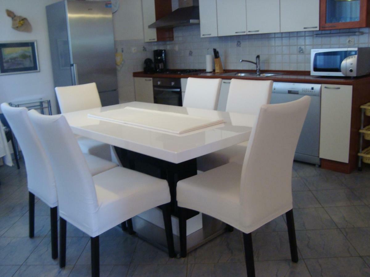 Eja Apartment *